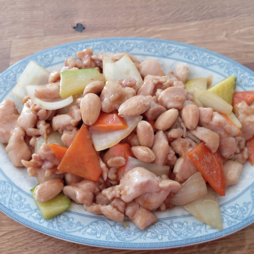 Pollo con salsa almendras