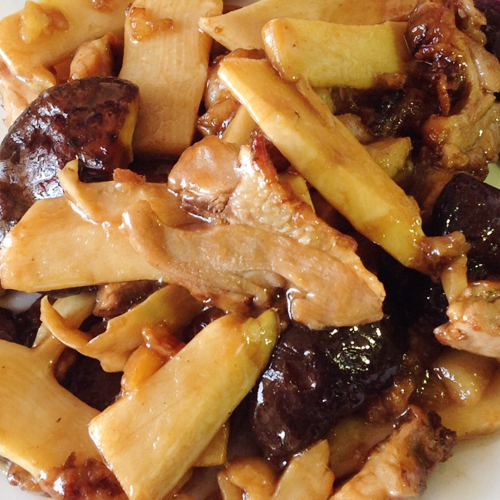 Pato con bambú y setas