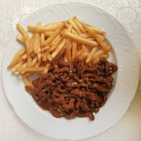 Ternera con patatas fritas